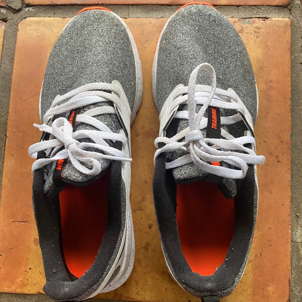 Nike Training Sneakers Size 8.5 ALMOST NEW